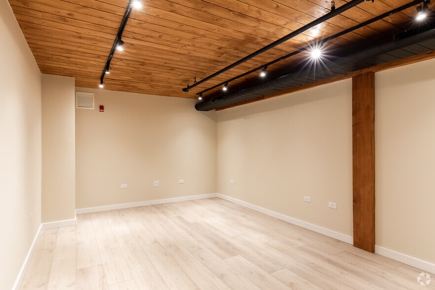 More Photos Of 200-300 E 5th Ave, Naperville Apartments For Lease