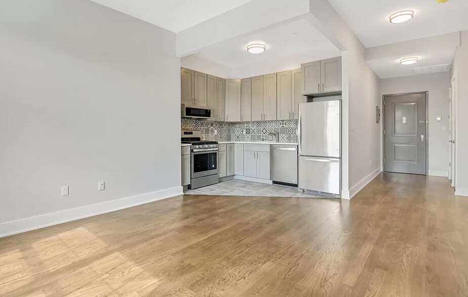 More Photos Of 2534 Steinway St, Long Island City Multifamily For Sale