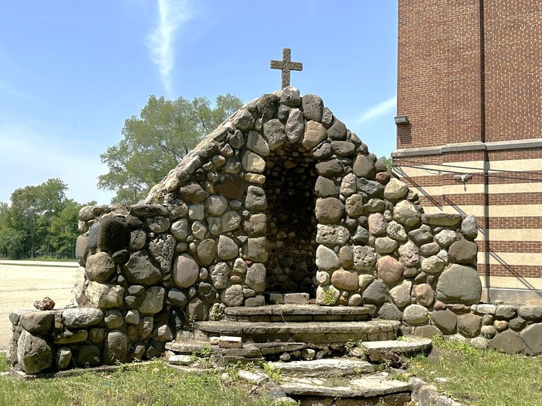 More Photos Of 921 W State St, Rockford Schools For Sale