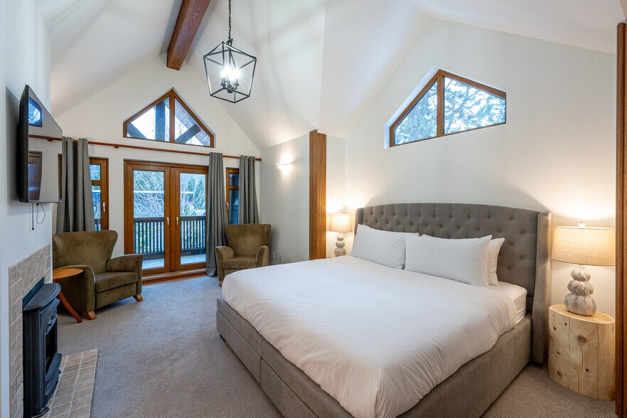 More Photos Of 3012 Alpine Cres, Whistler Hospitality For Sale