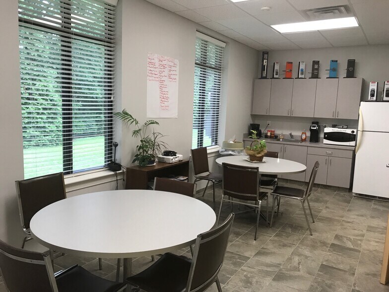 More Photos Of 905 Conference Dr, Greenville Office For Lease