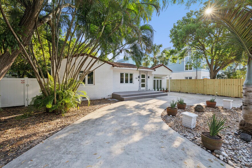 More Photos Of 902 SE 12th Ct, Fort Lauderdale Specialty For Sale