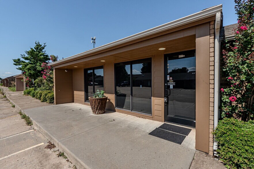 More Photos Of 1530 SW 89th St, Oklahoma City Office For Sale
