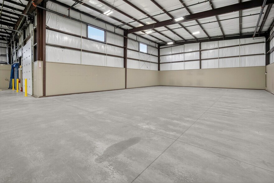 More Photos Of 2451 Van Buren St, Norman Warehouse For Lease