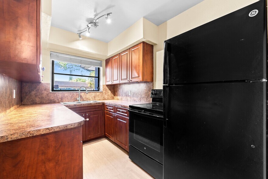 More Photos Of 1311-1315 N 19th Ave, Hollywood Multifamily For Sale