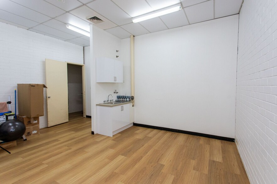 More Photos Of 111 Kendal St, Cowra Storefront For Lease