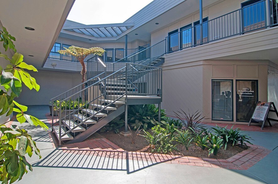 More Photos Of 727-737 Pearl St, La Jolla Medical For Lease