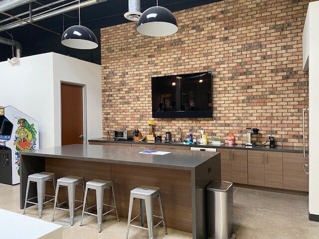 More Photos Of 260 E Baker St, Costa Mesa Office For Lease