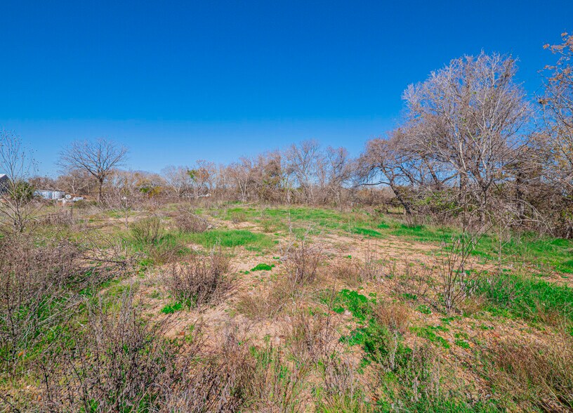 More Photos Of 1561 Pierce Street, Luling Land For Sale
