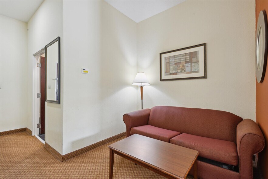 More Photos Of 2750 Fortune Cir W, Indianapolis Hotel For Sale