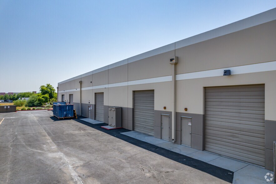 More Photos Of 8945 W Larkspur Dr, Peoria Warehouse For Lease