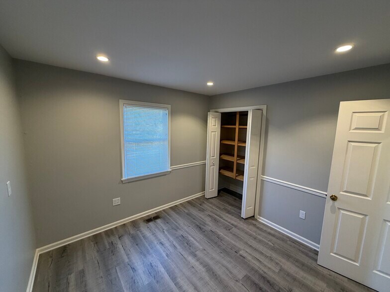 More Photos Of 404 Marvel Ct, Easton Office For Lease