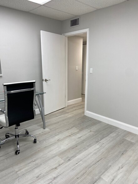 More Photos Of 2650 Bahia Vista St, Sarasota Medical For Sale