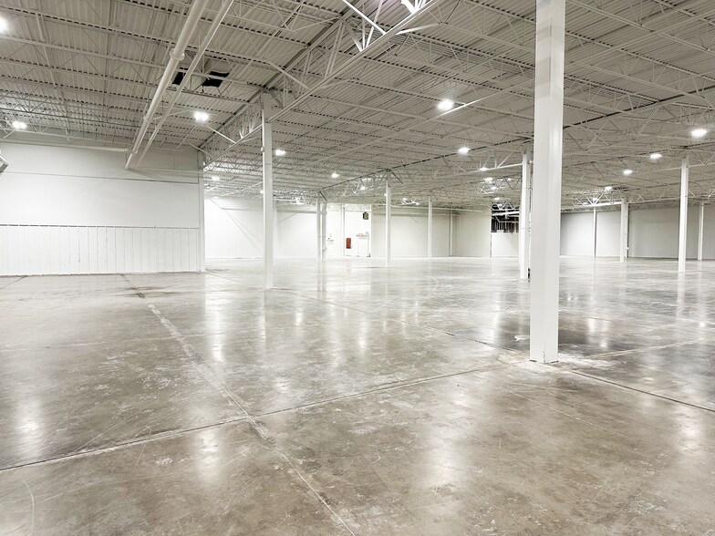 More Photos Of 5555 Saint Louis Mills Blvd, Hazelwood Warehouse For Lease