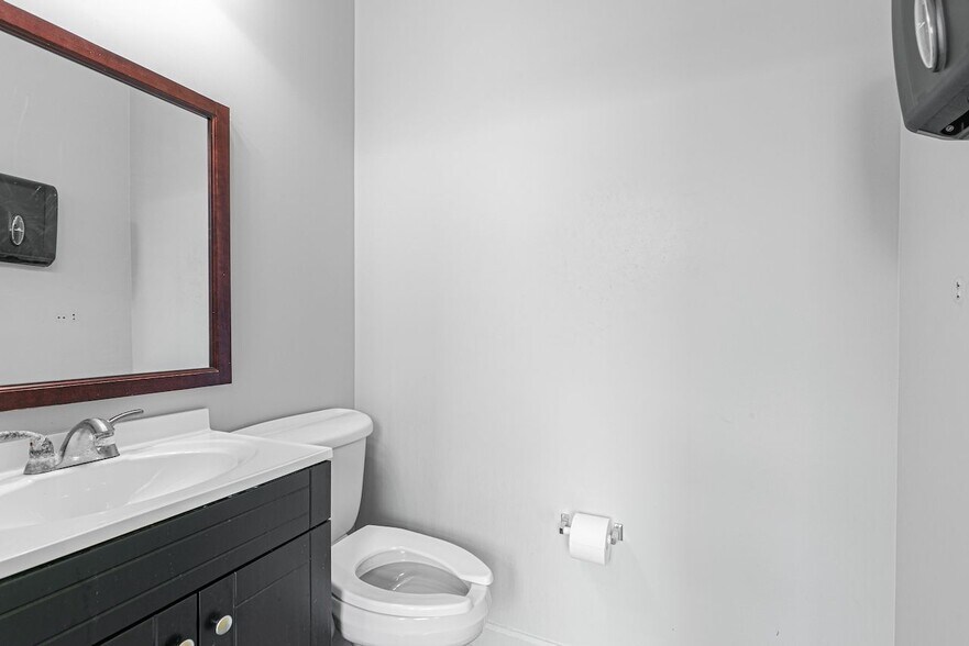 More Photos Of 7625 Maple Lawn Blvd, Fulton Medical For Sale
