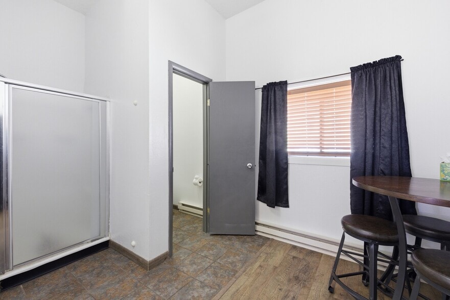 More Photos Of 201 S 4th St, Glenrock Storefront For Sale