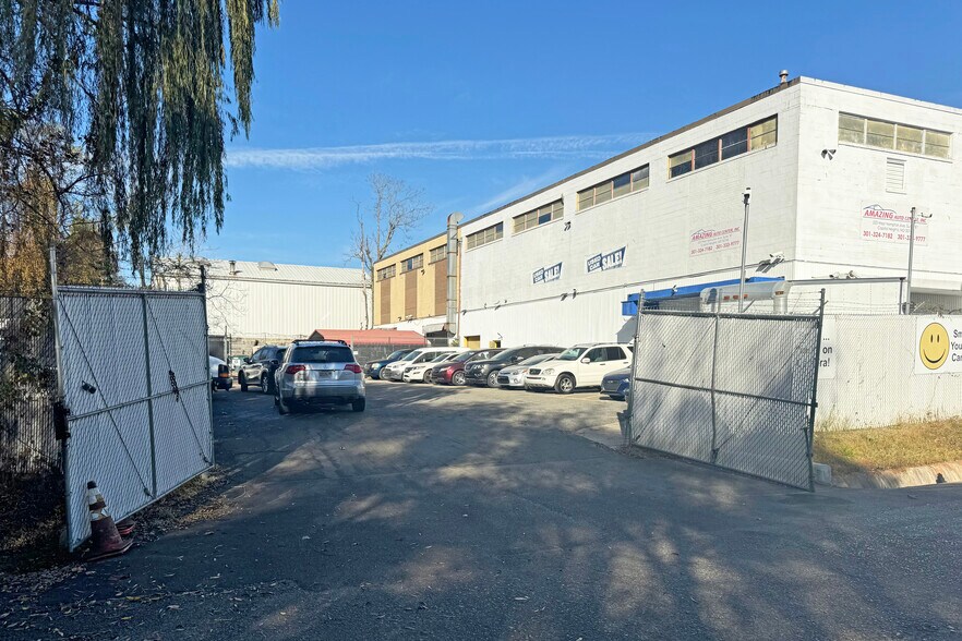 More Photos Of 223 Westhampton Ave, Capitol Heights Warehouse For Lease