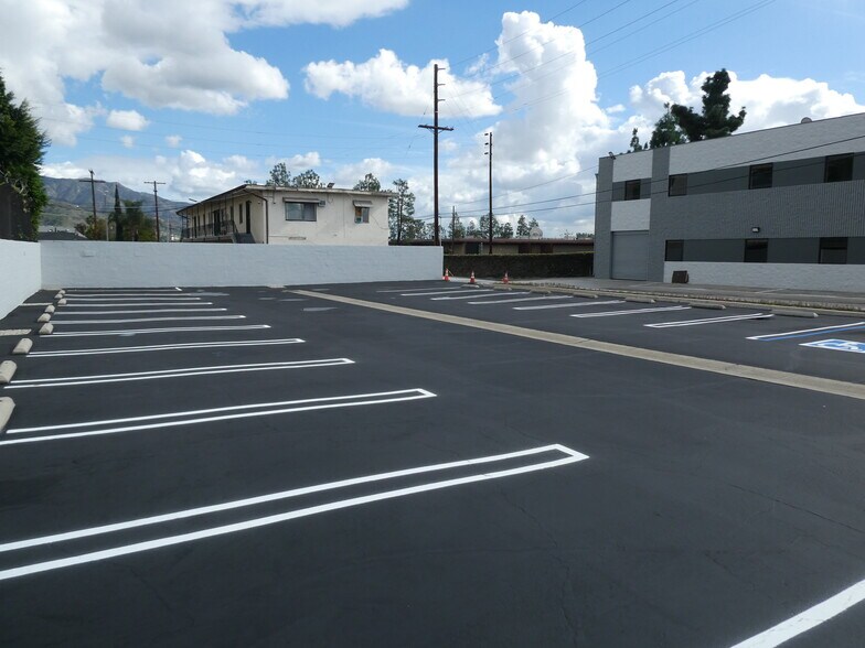 More Photos Of 3500 N San Fernando Blvd, Burbank Flex For Lease