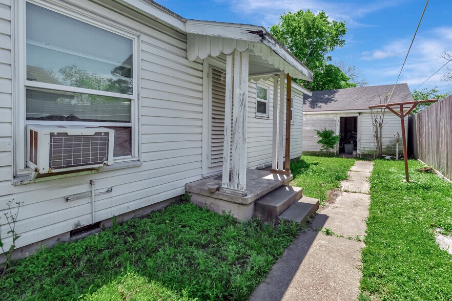 More Photos Of 1005 Macarthur St, Victoria Apartments For Sale