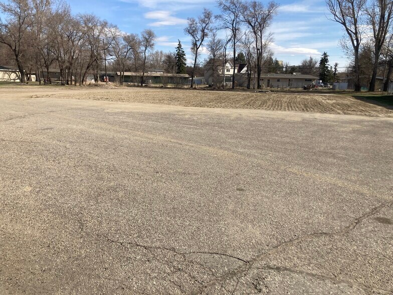 More Photos Of 2500 Burdick Expy E, Minot Land For Sale