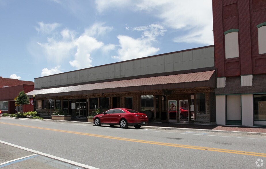 More Photos Of 121-125 W Main St, Wauchula Bar For Sale