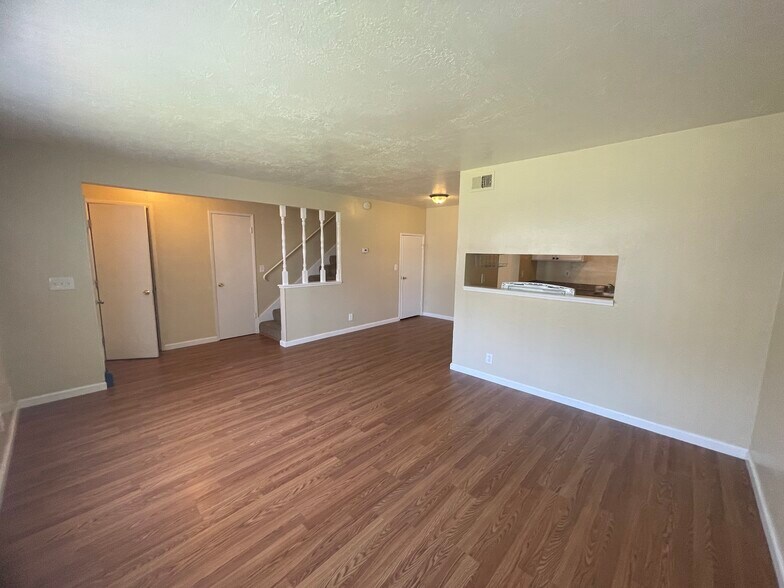 More Photos Of 1093 Del Rio Circle, Concord Apartments For Sale