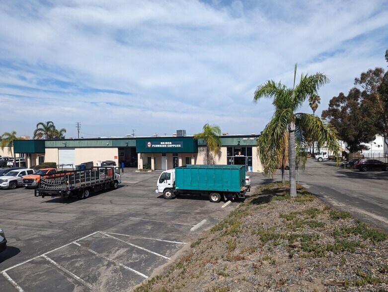 More Photos Of 2400-2402 Palm Dr, Signal Hill Warehouse For Lease