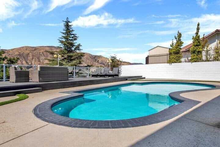 More Photos Of 12036 Darby Ave, Porter Ranch Specialty For Sale