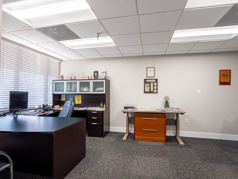 More Photos Of 1969 Corporate Sq, Longwood Light Manufacturing For Sale