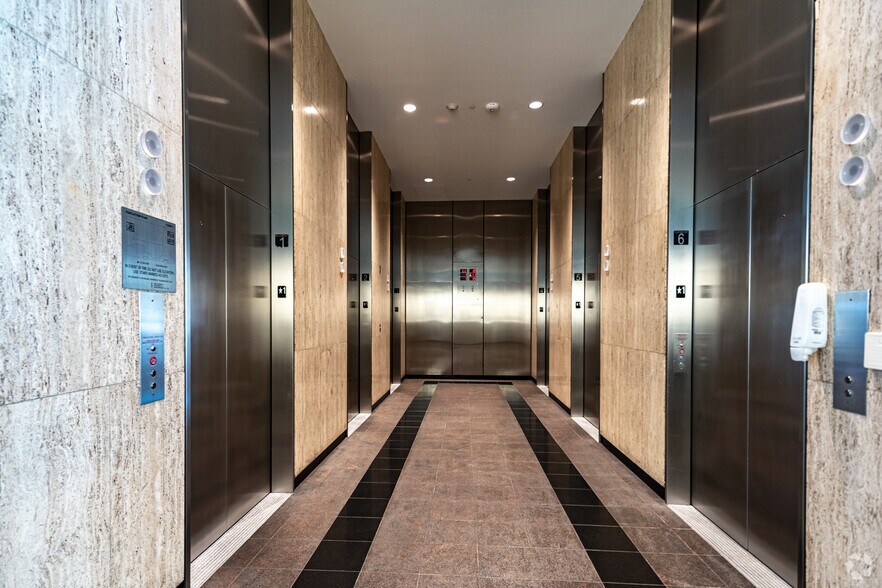 More Photos Of 500 W 7th St, Fort Worth Office For Sale
