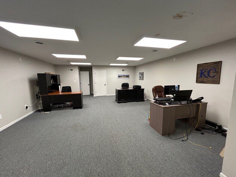 More Photos Of 1201 W College St, Liberty Office For Lease