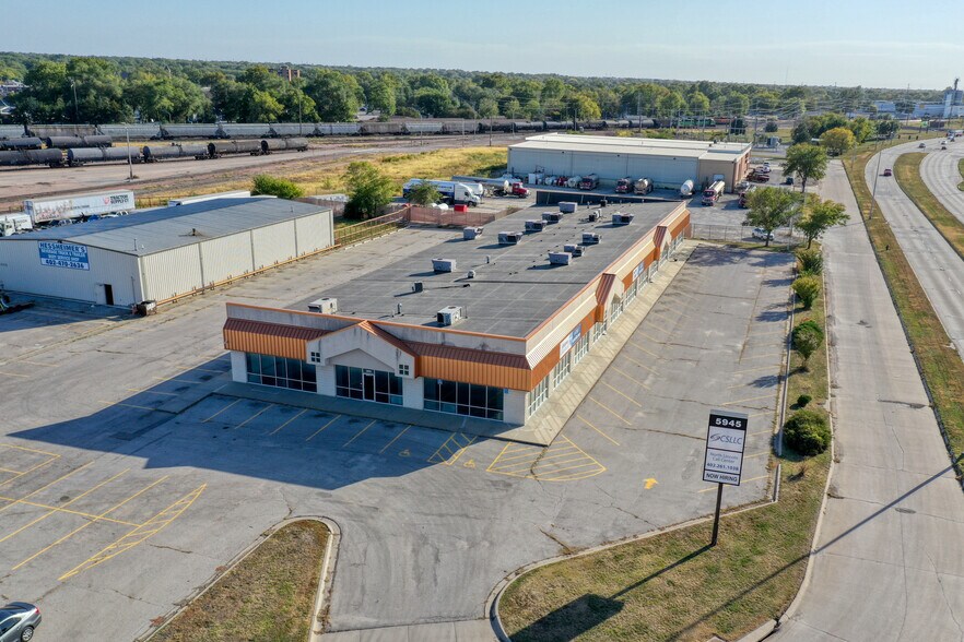 More Photos Of 5945 Cornhusker Hwy, Lincoln Flex For Lease