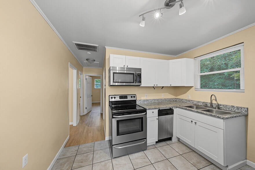 More Photos Of 559 Pulaski St, Athens Specialty For Sale