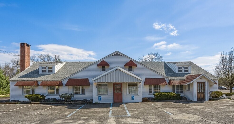 More Photos Of 650 N Main St, Sheffield Restaurant For Sale