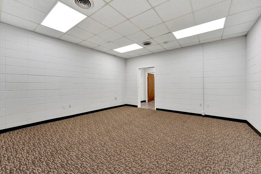 More Photos Of 221 W Laurens St, Laurens Medical For Sale