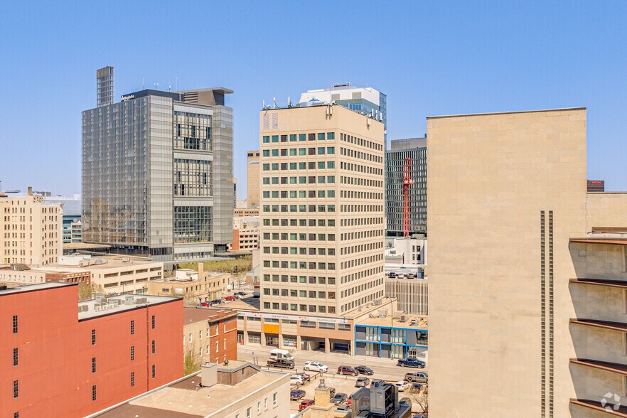 More Photos Of 233 Kennedy St, Winnipeg Apartments For Lease