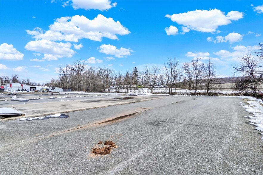 More Photos Of 4315 N George Street Ext, Manchester Self Storage For Lease