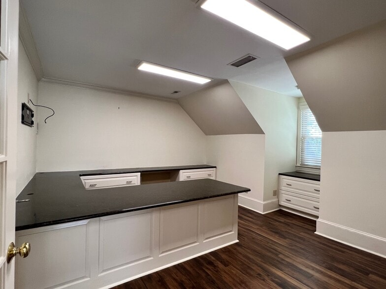 More Photos Of 1407 Calhoun St, Columbia Office For Lease