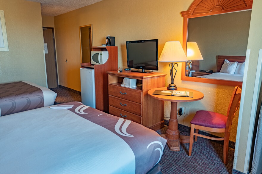 More Photos Of 730 E Jennifer Ln, Sidney Hotel For Sale