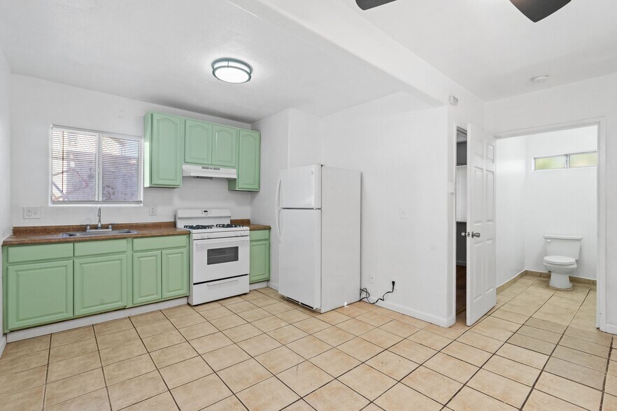 More Photos Of 405-411 1/2 E Esther St, Long Beach Apartments For Sale