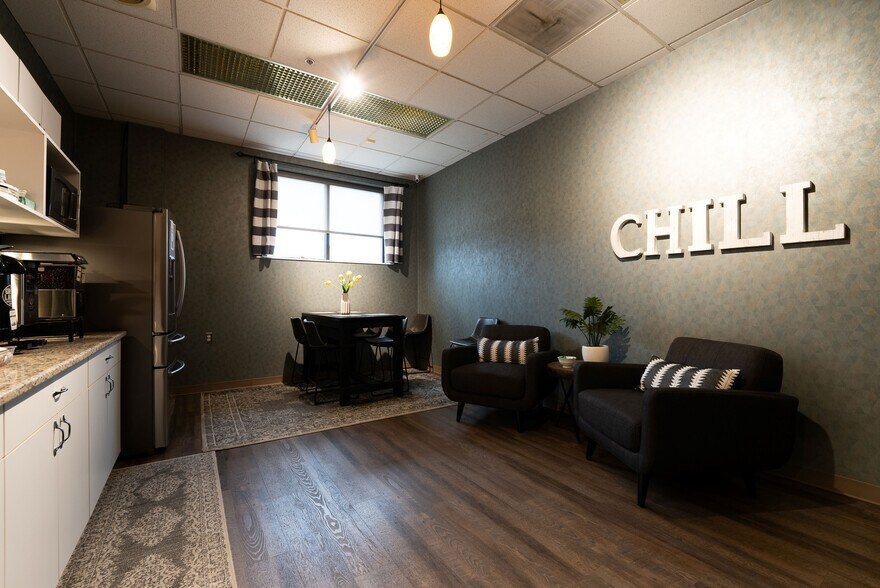 More Photos Of 1751-1761 E Lincoln St, Madison Heights Light Manufacturing For Lease