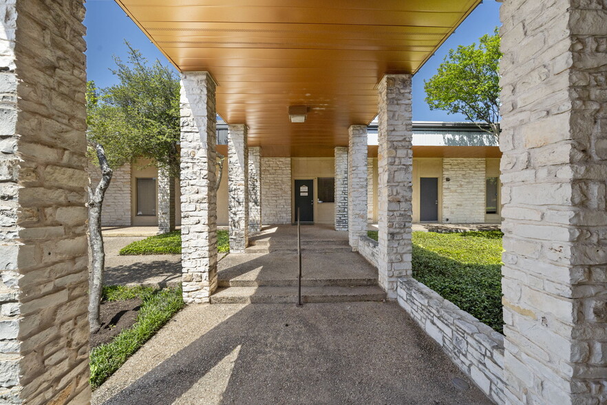More Photos Of 4419 Frontier Trl, Austin Medical For Lease