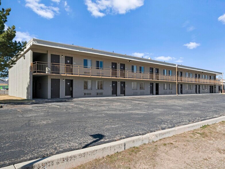 More Photos Of 1225 S State St, Salina Hotel For Sale