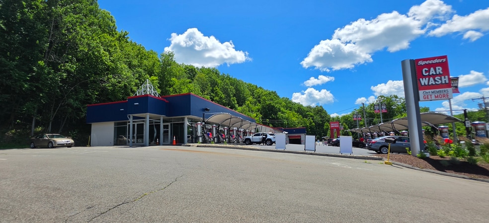 Primary Photo Of 2160 Straits Tpke, Middlebury Auto Dealership For Lease