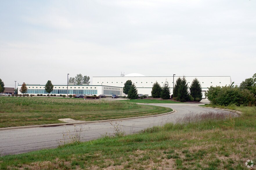 More Photos Of 8940 Vincennes Cir, Indianapolis Light Distribution For Sale