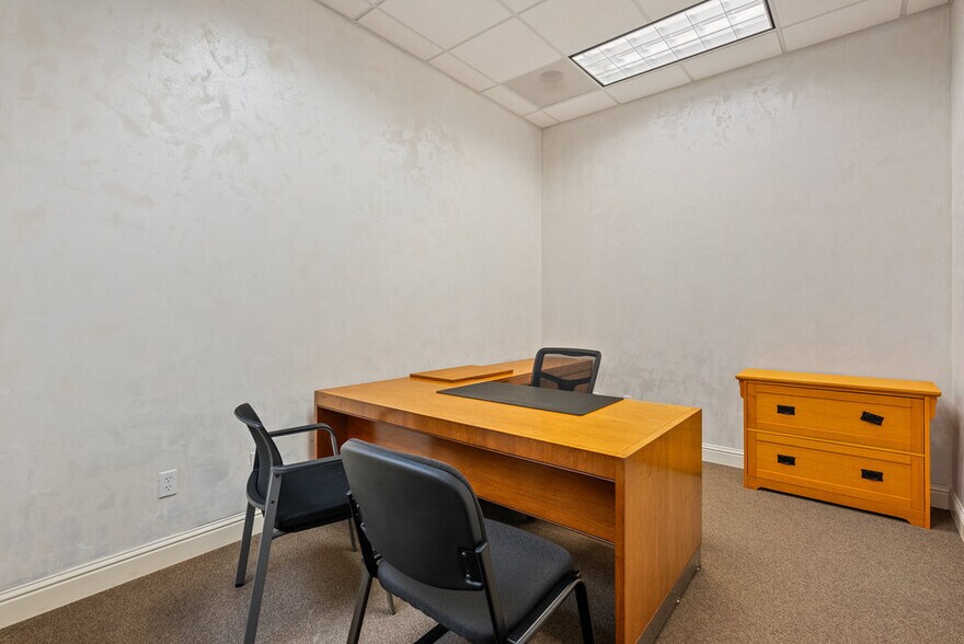 More Photos Of 829 San Benito St, Hollister Office For Sale