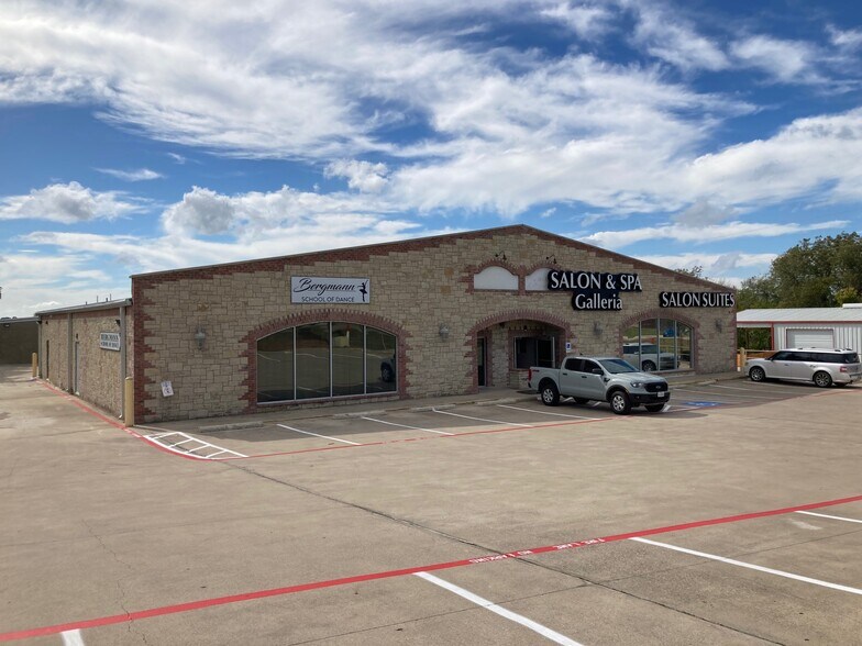 More Photos Of 1508 Fort Worth Hwy, Weatherford Freestanding For Lease