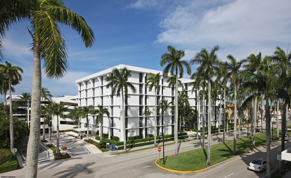 More Photos Of 251A Royal Palm Way, Palm Beach Parking Garage For Lease