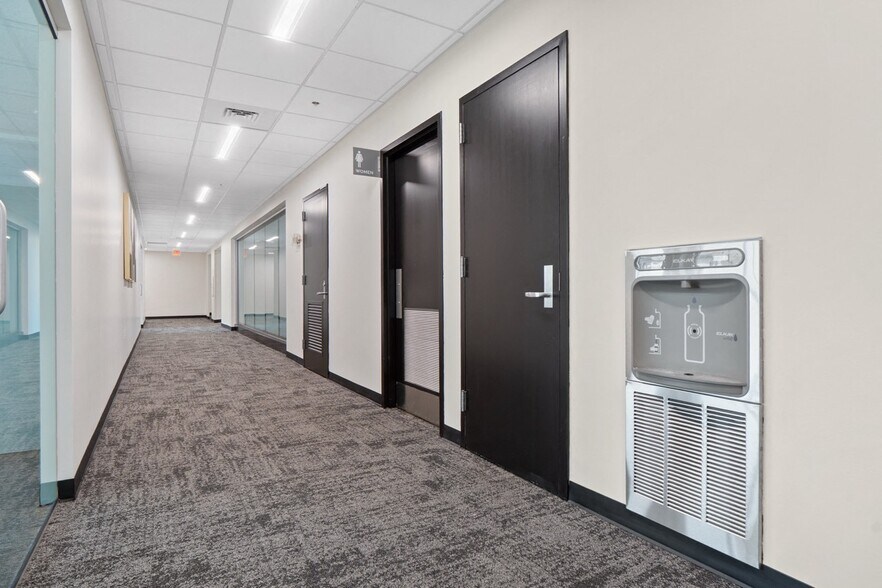 More Photos Of 1100 Market St, Chattanooga Office For Sale