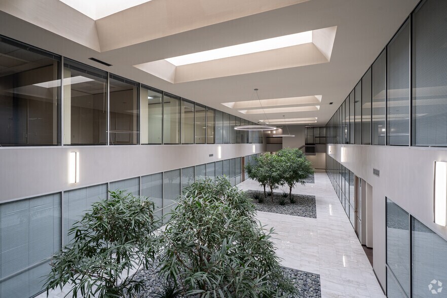 More Photos Of 450 N Sam Houston Pky E, Houston Office For Lease